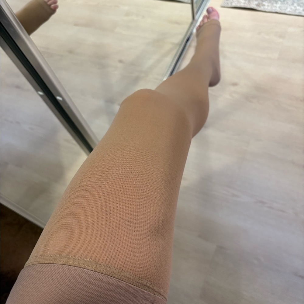2 pair 20-30 mmHg Compression Stockings - Picture 4 of 5